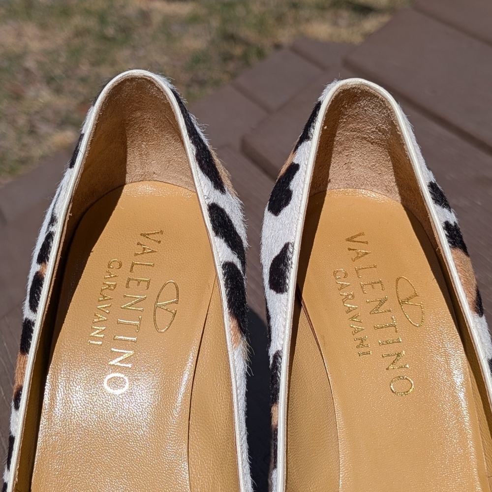 Valentino Garavani Leopard Print Leather Pumps - Brown/Black/White - Picture 5 of 11